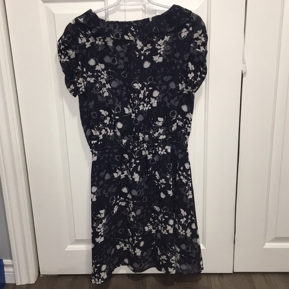 Beautiful summer flower dress - Picture 3 of 7